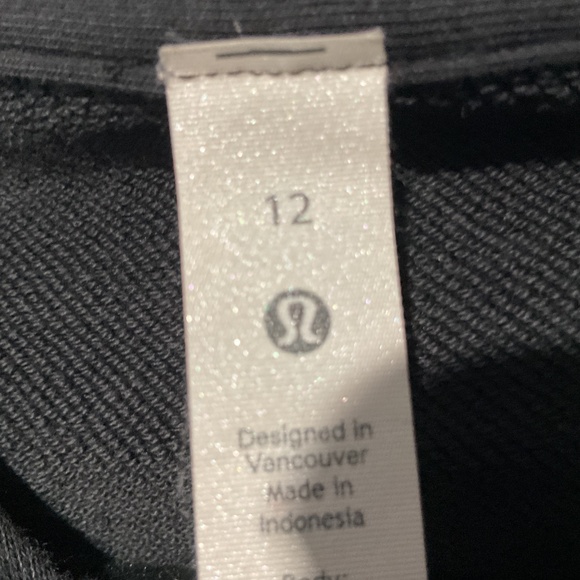 LULULEMON ZIPPER  SWEATSHIRT (USED) - Picture 2 of 3